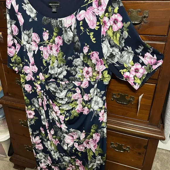 Connected apparel lilac floral dress - Picture 6 of 7